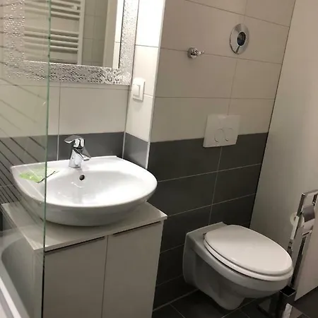 Iq Apart 4 - West